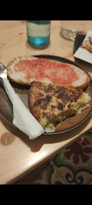 Tortilla de patatas con puerro at Santa Vegana in Barcelona