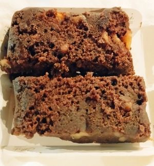 Ofereceram-nos este bolinho delicioso 🤤 at Santa Vegana in Barcelona