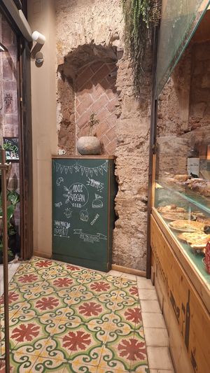 Varios tipos de tortilla española a elegir 🇪🇸
Platillo tradicional, versión vegana 😃🙌🏻🌱 at Santa Vegana in Barcelona