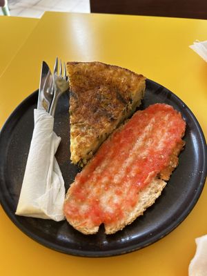 Tortillas di zucchine e pane e pomodoro   at Santa Vegana in Barcelona