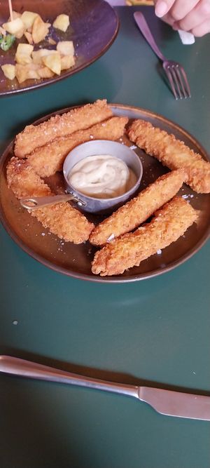 Fingers con crema de berenjena at Santa Vegana in Barcelona
