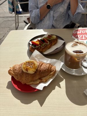 Catalán creme croissant   at Santa Vegana in Barcelona