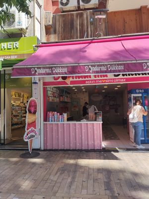  at Dondurma Dükkanı - Isiklar in Antalya
