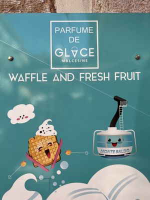 L’enseigne   at Parfum De Glace in Malcesine