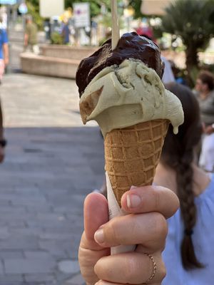 Glace vegan pistache et chocolat noir   at Parfum De Glace in Malcesine