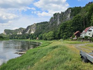 Blick an der Uferpromenade at Hotel Steiger Kurort Rathen in Rathen