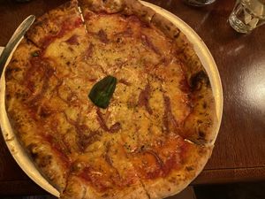Vegan Margherita with added caremalised onions  at Coppola in Lisbon