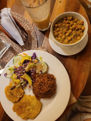 chickpea curry plate at Veggie Kitchen in Palomino