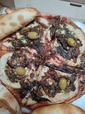 Vegetable pizza and empanadas at Menta y Limón in Buenos Aires