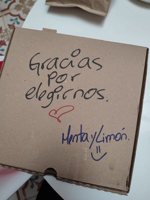 Cute message on the pizza carton 🥹 at Menta y Limón in Buenos Aires