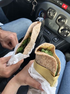  quando dobbiamo partire al volo vi portiamo sempre dietro le piadine di vegan come koala, la sua col tempeh alla piastra, la mia coi wurstel di tofu  at Vegan Come Koala in Pisa