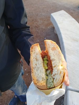 Burger with spinach patty at Vegan Come Koala in Pisa