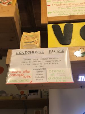 Sauce options at Vegan Come Koala in Pisa