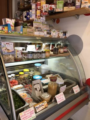 Display cabinet with veggies and condiments  at Vegan Come Koala in Pisa