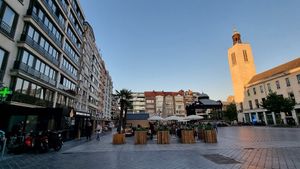 On the left - terrace in front at Hawaiian Poké Bowl in Oostende