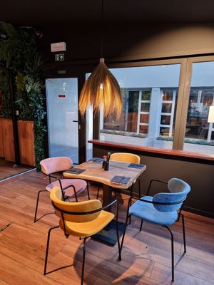 Seatings inside at Hawaiian Poké Bowl in Oostende