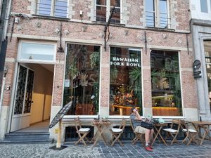 Front, only 3 small tables at Hawaiian Poke Bowl in Bruges