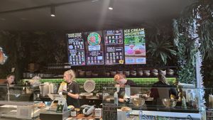 Die Theke at Hawaiian Poke Bowl in Bruges