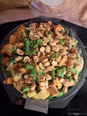 Mango, edamame, sweet potato, tofu, avocado, sushi rice, topped with sesame soy, spring onions and peanuts. Something else in there too but I can't remember, honestly the thing is  at Hawaiian Poke Bowl in Bruges