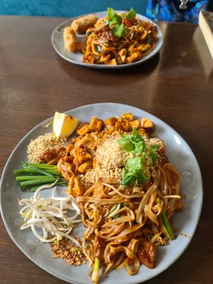 Pad thai at U&Mi in Warsaw