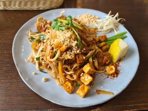 Pad thai at U&Mi in Warsaw