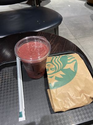Smoothie 🥤  at BCN - Starbucks - T1 in El Prat De Llobregat