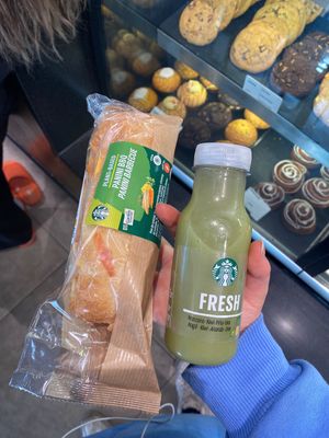 Vegan panini and smoothie   at BCN - Starbucks - T1 in El Prat De Llobregat