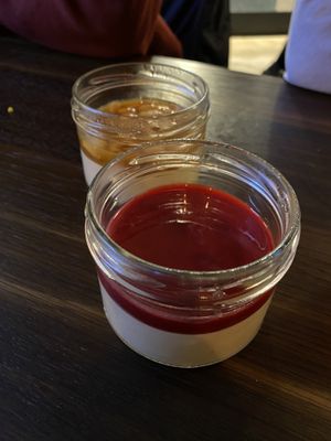 Panna Cotta mit Erdnusskaramell und Fruchttopping  at Sonderling in Bielefeld