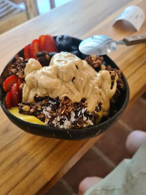 Pitaya , cashew butter and strawberries at Con Calma Club in Santa Teresa