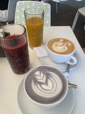 Cold pressed beetroot-apple and mango-apple juices form a Hungarian brand, butterfly pea latte and cafe latte with oat milk  at Briós in Budapest