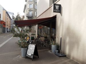 Exterior and outdoor seating at Bros Beans & Beats in Zurich
