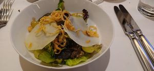 Insalata, cavolo rapa, cipolla fritta,uva at Hotel Schwarzschmied in Lana