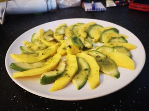 Carpaccio Mango und Avocado at Madrid-Berlin Bistro in Fisterra