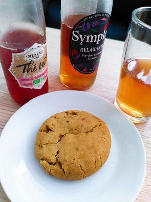 Cookie + drinks at Flora Lit in Paris