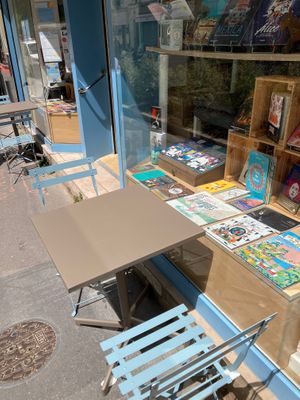  at Flora Lit in Paris