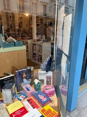  at Flora Lit in Paris