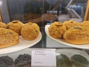 New item ~ $2.50 Flossy Kisses ~ 31/7/23 at Greendot Patisserie in Central Singapore