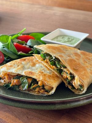 Red Curry Tempeh Quesadilla

chickpeas, kale, house dip at The Dempsey Project in Central Singapore