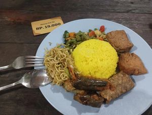 Delicious food with several vegetarian/vegan options. Tofu, tempeh, and eggplant were awesome! at Warung Solo Via in Ungasan