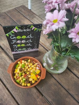 Bunter Kichererbsensalat #vegan at SAHA - das Waldcafé in Hamburg