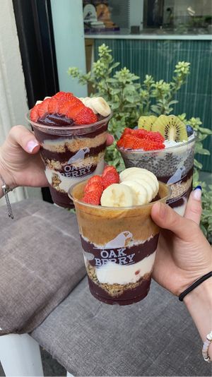 fully vegan bowl in the front (some add-ins in the other two weren’t vegan)  at Oakberry - Via Caradosso in Milan