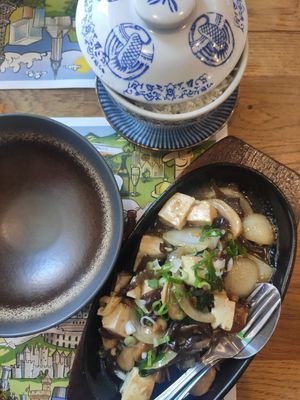 Tofu with variety of mushrooms and lemongrass (tofu aux champignons varies ou à la citronnelle) at Délices d'Asie in Castres