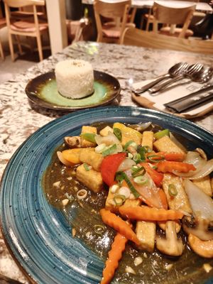 Cashew nuts and tofu stir fired and added rice at Taj in Krakow