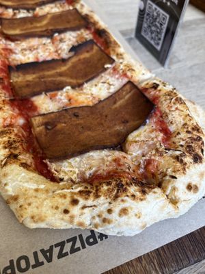 Vegan margarita with vegan bacon  at Pizzatopia - Grodzka in Krakow