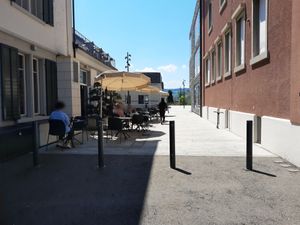 Outdoor seating at Barfüsser Sushi in Meilen