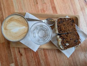 Coffee and carrot cake at Club E Café de Especialidad in Esquel