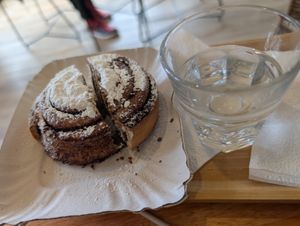 Vegan cinnamon roll at Club E Café de Especialidad in Esquel