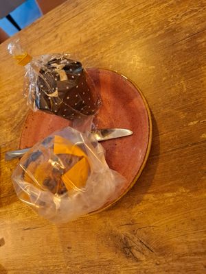 Cakes at La Gatera - Cat Café in Murcia