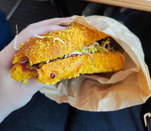 Hummus Kruste at Rischart am Hauptbahnhof U-Bahnhof in Munich