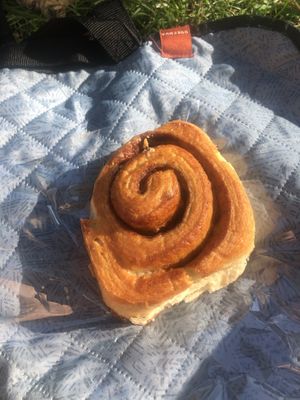cinnamon bun at Isar river   at Rischart am Hauptbahnhof U-Bahnhof in Munich
